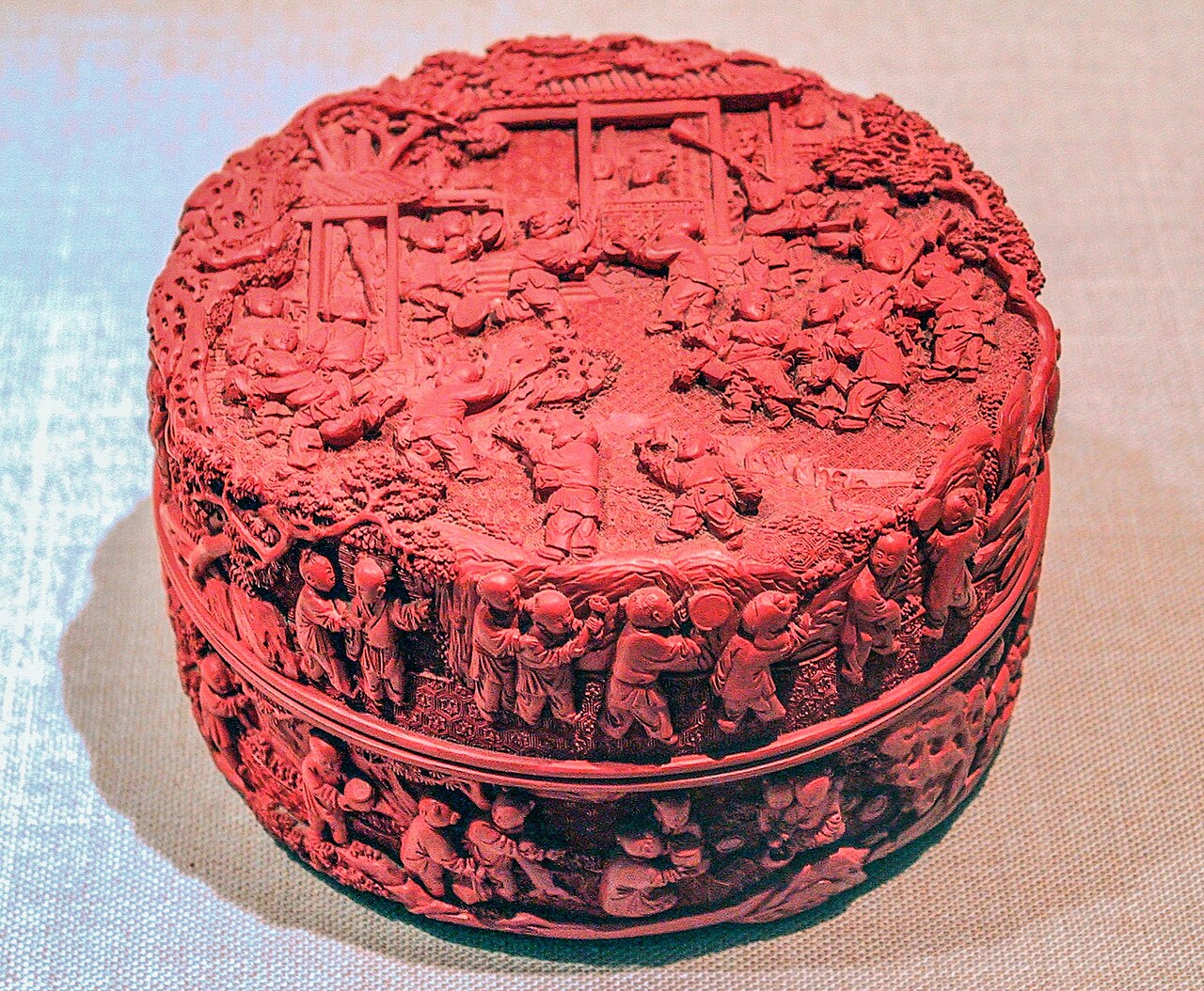 Qing dynasty cinnabar lacquer box